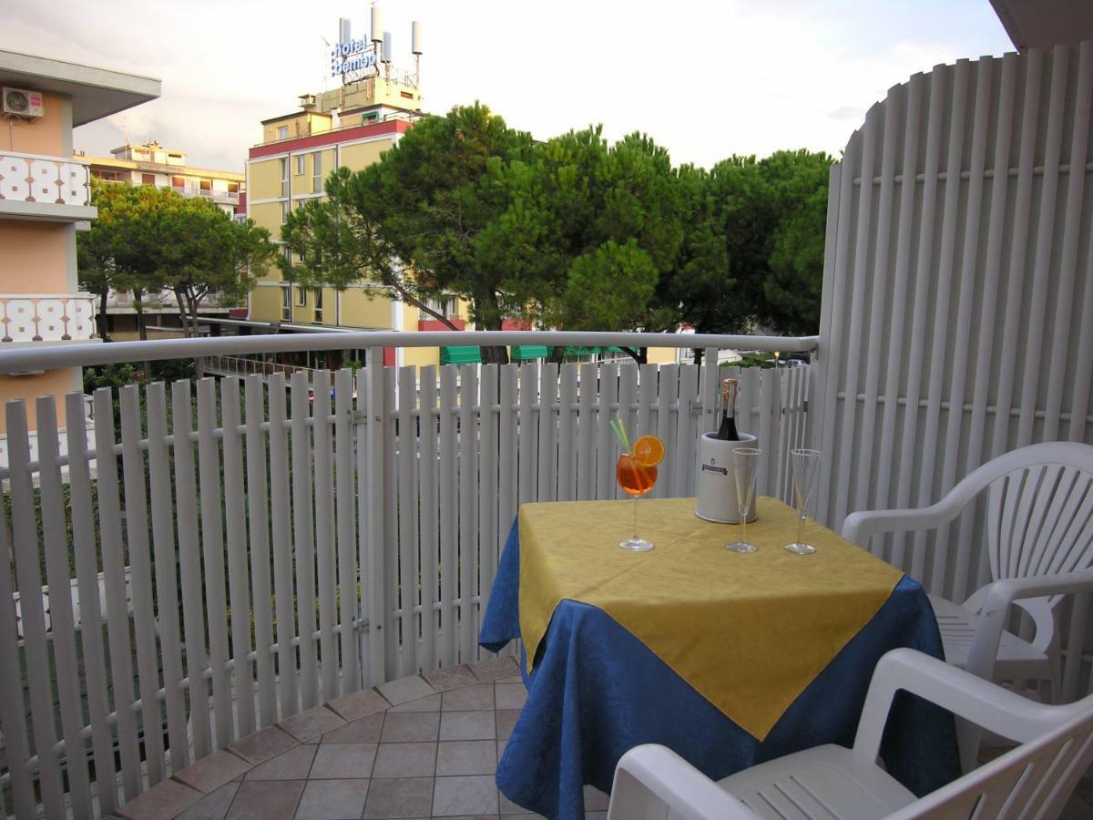 Hotel Garni Tahiti Bibione Exterior foto